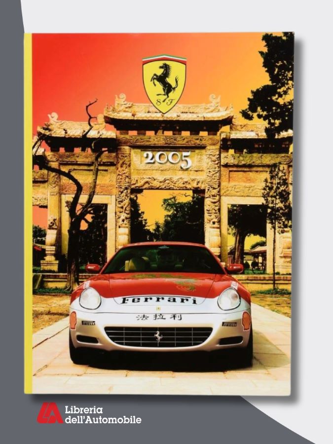 F1 yearbook Ferrari 2005 con resoconti della stagione di Formula 1 e approfondimenti su modelli e innovazioni del marchio