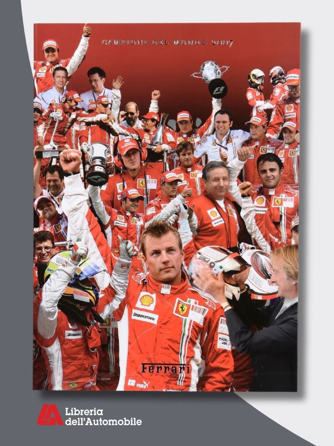 F1 yearbook Ferrari 2007 con resoconti della stagione di Formula 1 e approfondimenti su modelli e innovazioni del marchio