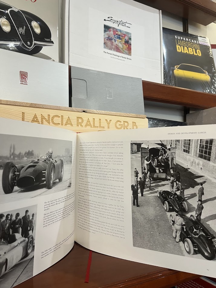 Libri formula 1 sulla rivalità storica tra Lancia D50 e Mercedes-Benz W196 con prestazioni e aneddoti delle gare