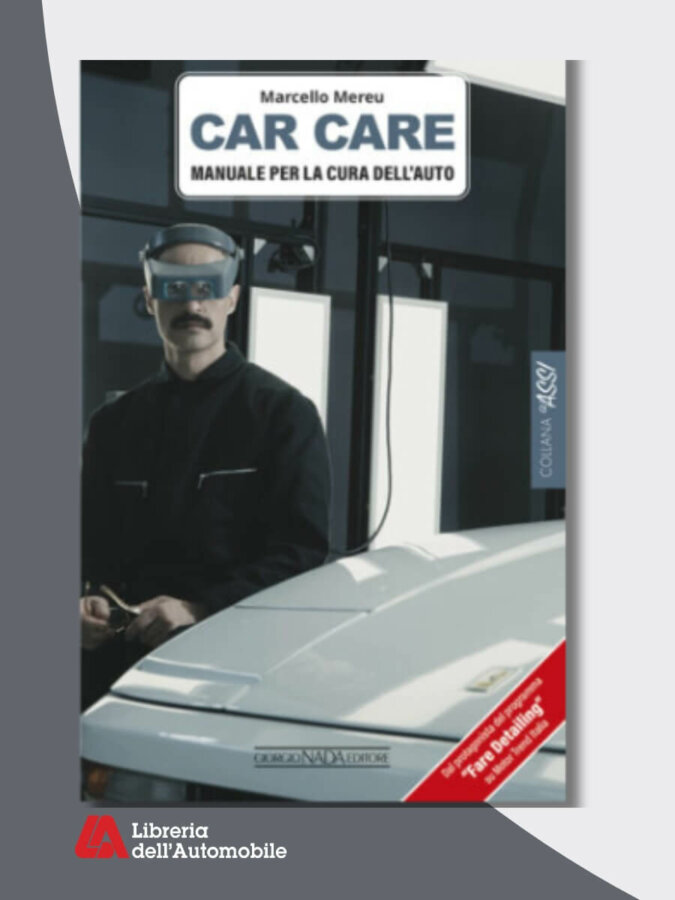 Motorbook con consigli pratici per la cura e la manutenzione della propria auto.
