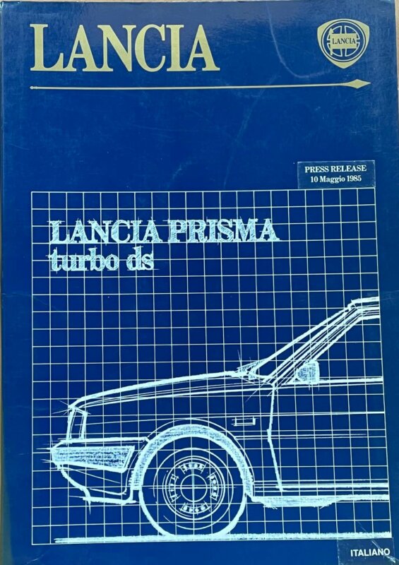 Libri automobilismo con cartella stampa originale, comunicato e foto del modello