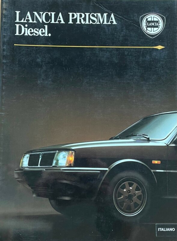 Libri automobilismo con cartella stampa originale e schede tecniche delle vetture