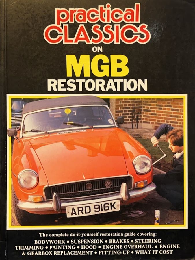 Manuali officina auto con guida pratica e articoli sul restauro completo delle MGB