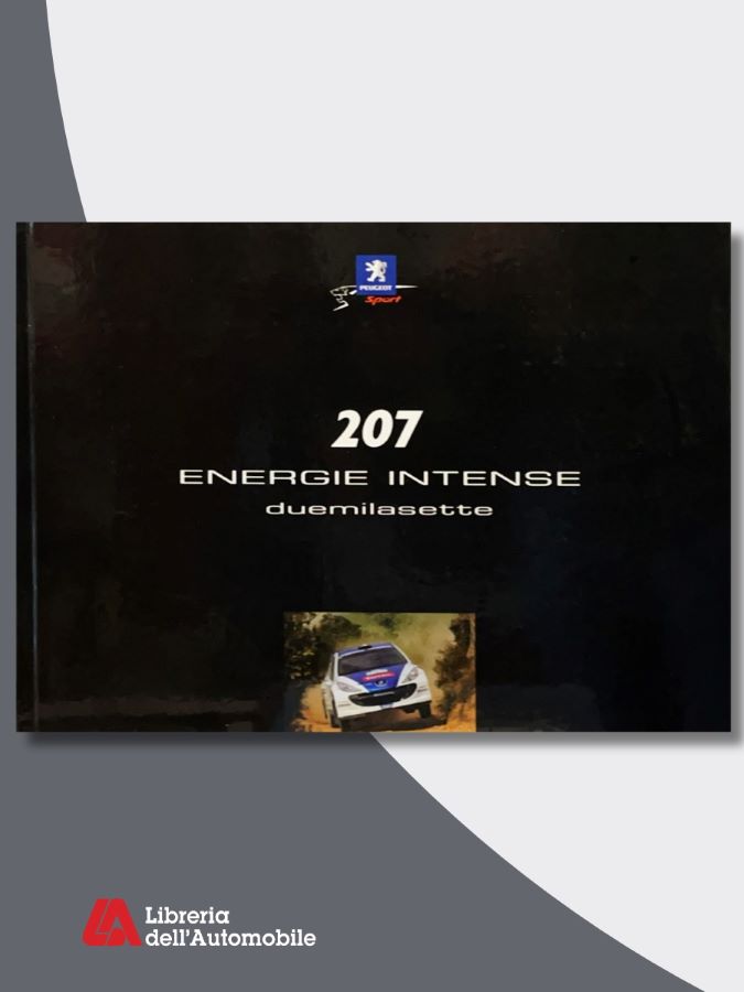 Libreria automobile con fascicolo sui modelli, analisi tecnica e storica, corredato da immagini e pubblicità d’epoca.