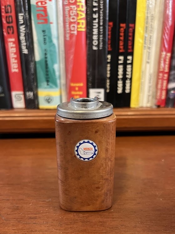 Libri automobilismo sul porta accendino Monza in radica naturale ispirato alle storiche piste italiane