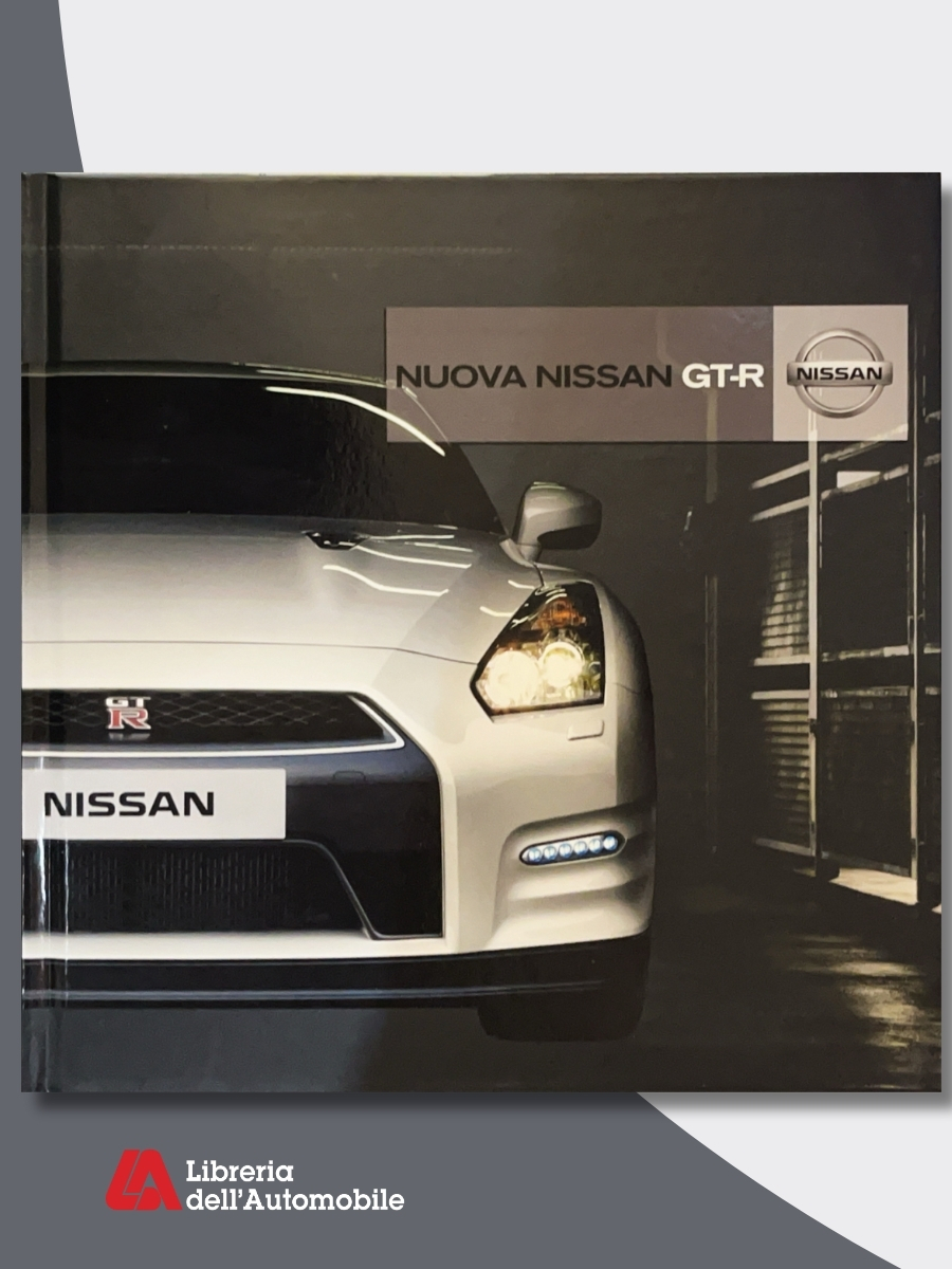 Libri automobilismo che mostra la Nissan GT-R Performance tra potenza e dettagli tecnici